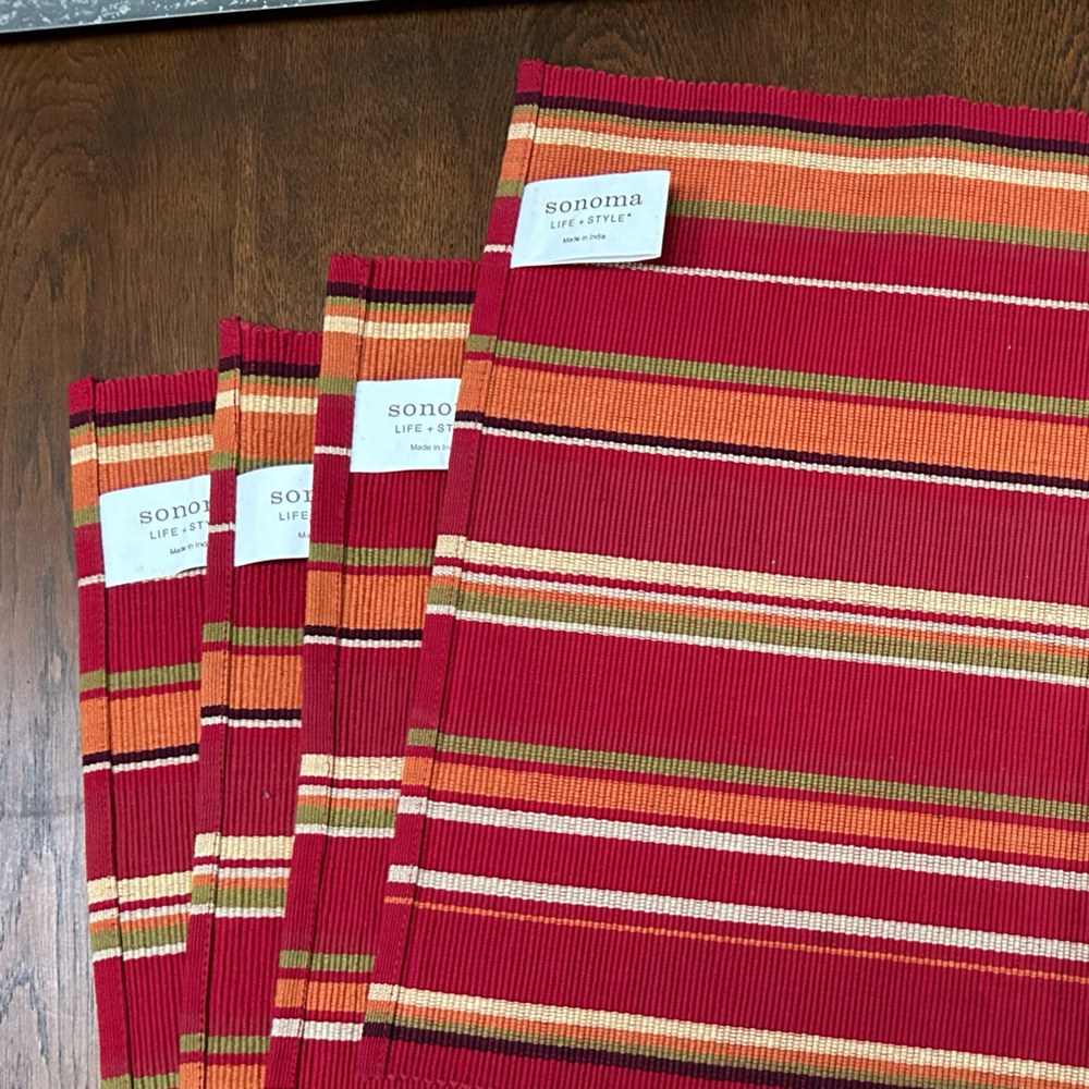 Sonoma placemats. 14 x18”. Set of 4. In excellent condition. Made in India.